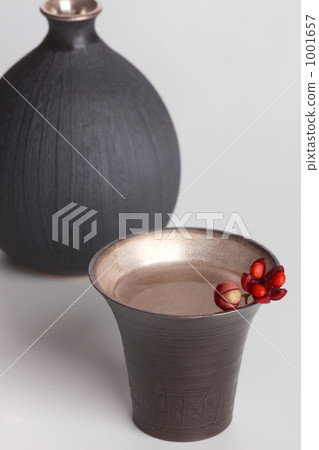 Hanging with a sweet bean with flowers Hanging with a sweet bean with flowers 1001657