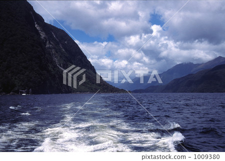 New Zealand's fjord doubtful sound 1009380