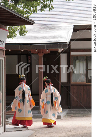 Whisper of the shrine maiden Whisper of the shrine maiden 1009939