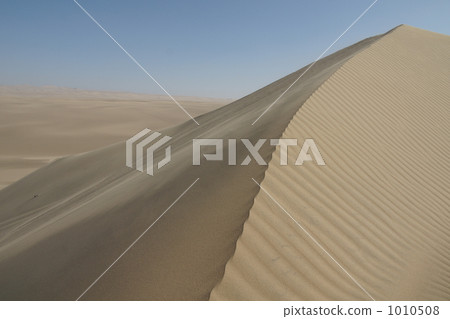 Peru, desert and sand dunes 1010508