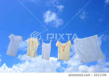 Washing under the blue sky Washing under the blue sky 1011146