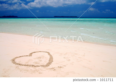 Palau's Long Beach and Heart 1011711