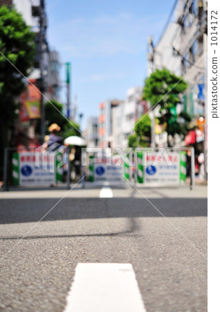 Pedestrian heaven under the blue sky 1014172