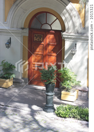 Western-style architectural entrance Western-style architectural entrance 1015321