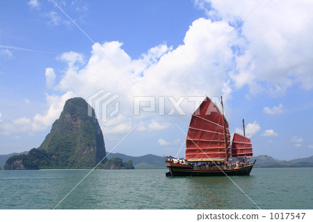 漂浮在Phang Nga海灣的古色古香的帆船 漂浮在Phang Nga海灣的古色古香的帆船 1017547