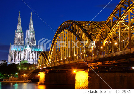 科隆大教堂和霍亨索倫橋 1017985