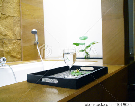 Drink in the bathroom Drink in the bathroom 1019025