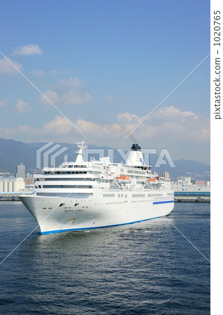 luxury liner  1020765