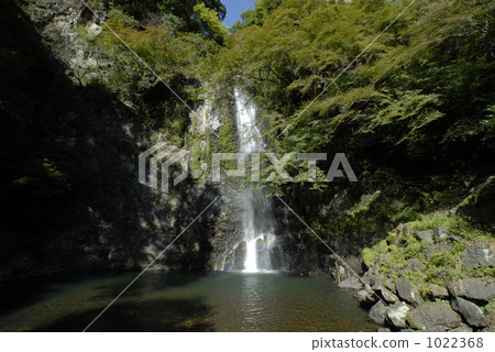 Mino Falls over the rainbow 1022368