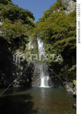 Mino Falls over the rainbow 1022372