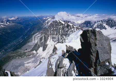 Mountains in the east direction from Aiguille de Midi observatory 1024904