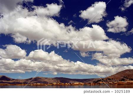 latin america, lake titicaca, peru 1025189