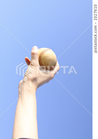Female hand, hard ball and blue sky 1027610