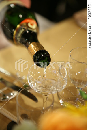 fill, pour, pouring 1032635