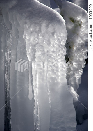The icicle of the waterfront The icicle of the waterfront 1033090