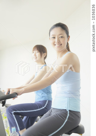 gym, pedal, looking at camera 1036836
