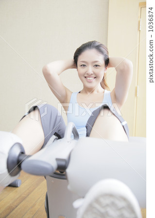 gym, looking at camera, one man 1036874