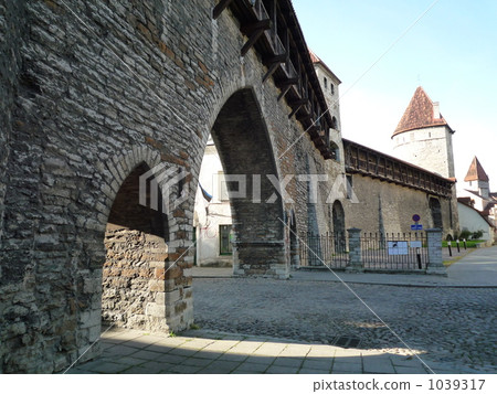 Wall entrance of Tallinn old city 1039317
