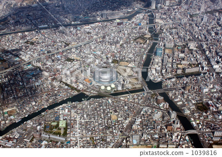 從大阪圓頂上方的天空 1039816