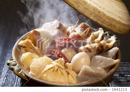 關在鍋裡燉的各種關東煮 1041213