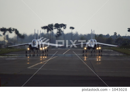 Blue Impulse Taxing 1043028