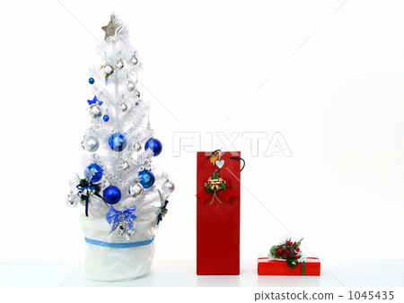 白色樹和紅色瓶子袋子 1045435