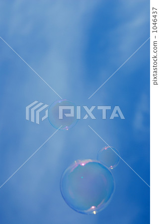 空和肥皂泡沫 1046437