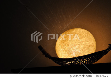 The moon on the ship The moon on the ship 1047677