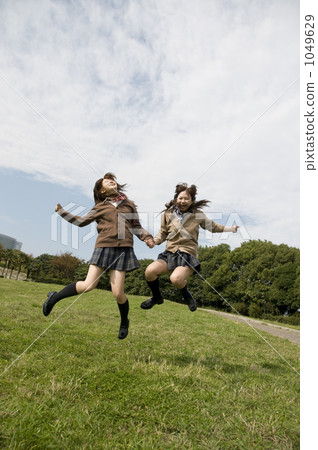 Two junior high school girls to jump 1049629