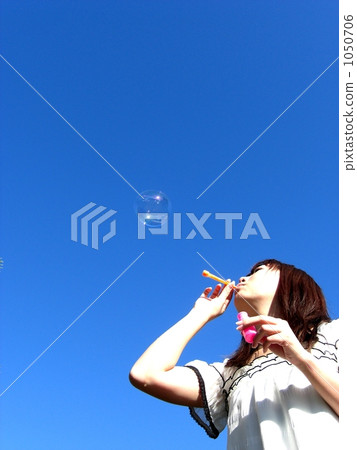 抹泡泡球的女孩 1050706