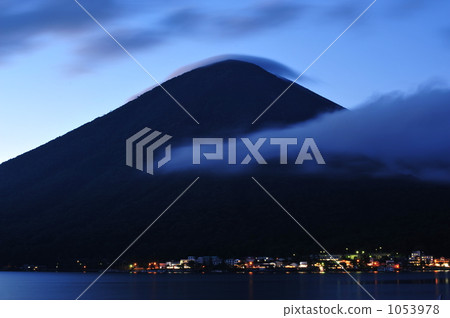 Mt. Mt.和Mtzen山的黃昏 Mt. Mt.和Mtzen山的黃昏 1053978