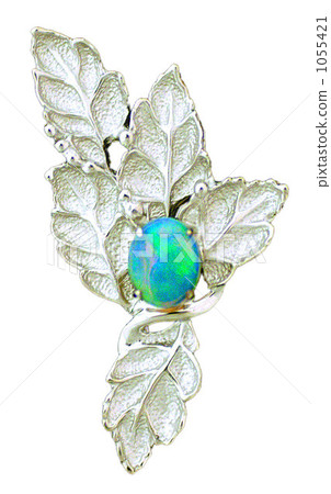 Opal brooch 1055421