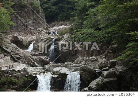 Two stages on the top of three stages 1056304