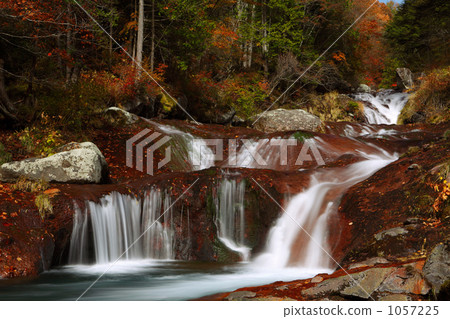 瀑布下的水潭 蓼科 歐杜撒瀑布 1057225