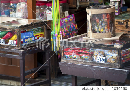 Shop in a sweet shop 1059960