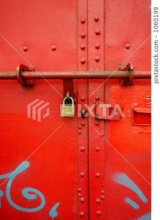Red door 1060199