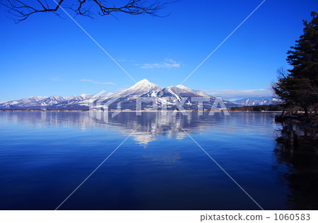 豬苗代湖和萬代山（冬季） 1060583