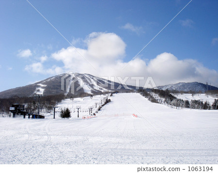 Clear ski slope 1063194