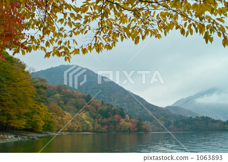 中禪寺湖在秋天 中禪寺湖在秋天 1063893