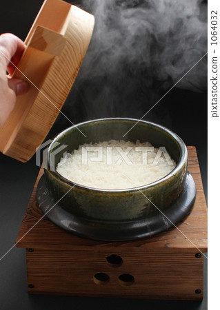 Cook the new rice with a cooker 1064032