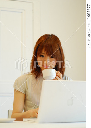 A woman enjoying the net A woman enjoying the net 1065877