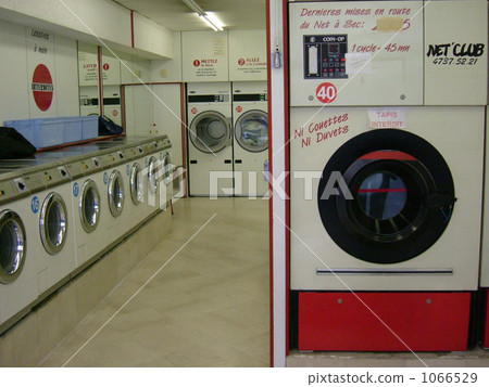 Coin laundry in Paris French life Stock Photo 1066529 PIXTA