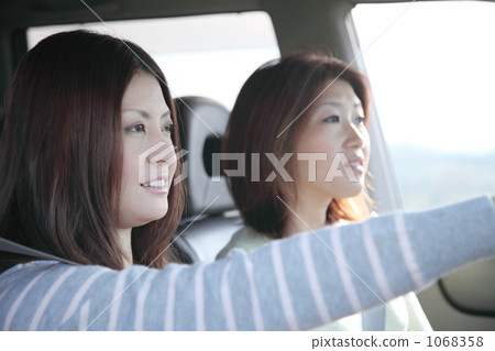 由兩個人開車 1068358