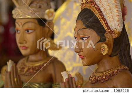 木雕在巴厘島 1068926