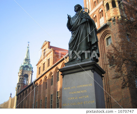 Copernicus statue of Poland Torun 1070747