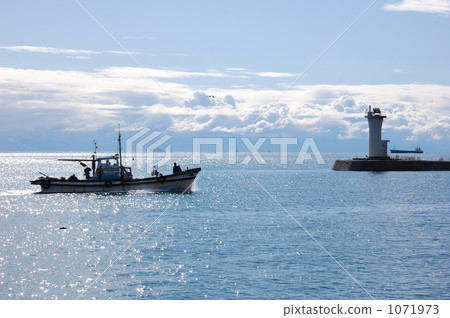 surface of the sea, fishing boat, beacon 1071973
