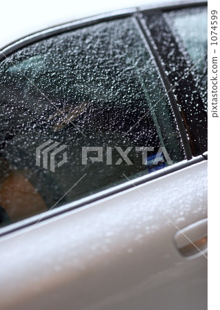 Snow on the car 1074599