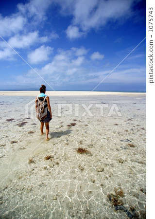 Traveling alone Traveling alone 1075743