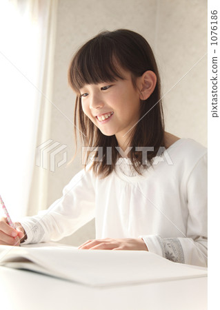Elementary school student to study 1076186