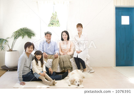 three generations, family, household 1076391